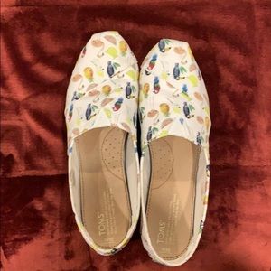 Tropical Print Tom’s size 10